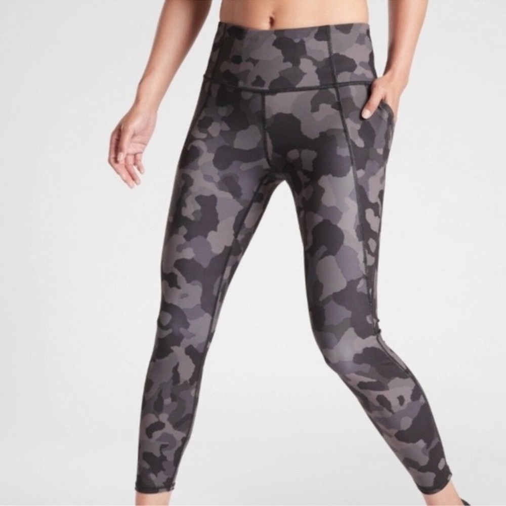 Athleta Lightning 7/8 Tight Womens XS Camo High Rise Leggings Gray Black Pockets